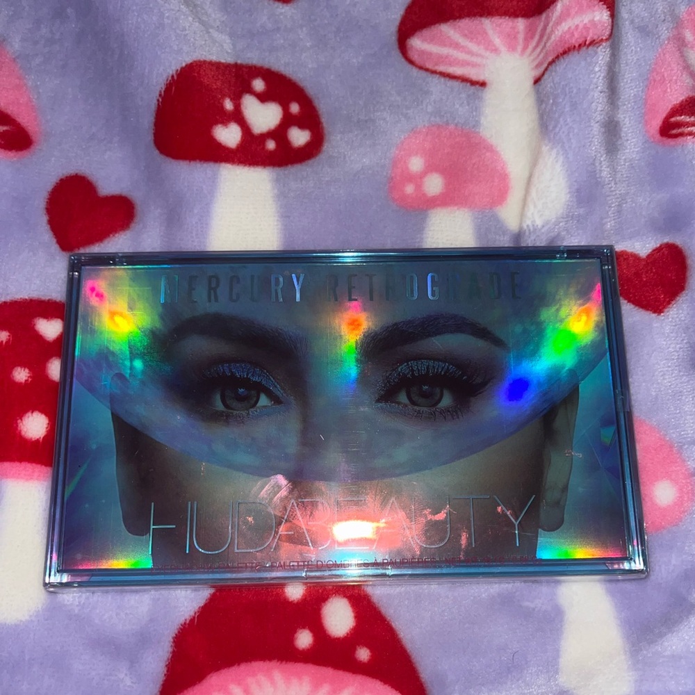 HUDA BEAUTY Mercury Retrograde Eyeshadow Palette